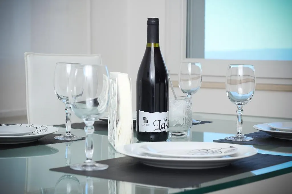 Apartment Lara Kastel Novi
