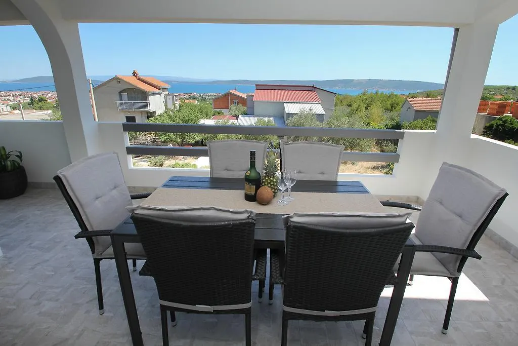 Apartment Lara Kastel Novi