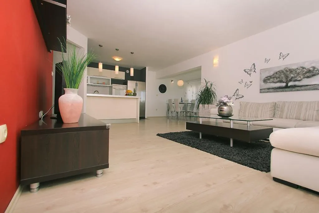 Apartment Lara Kastel Novi