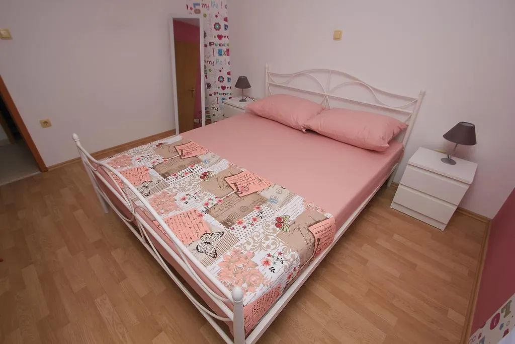 Apartment Lara Kastel Novi