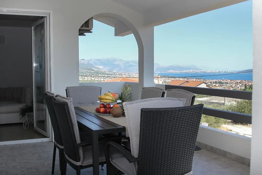 Apartment Lara Kastel Novi