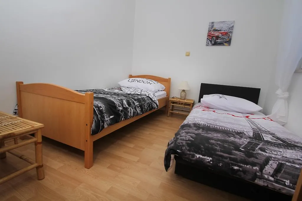Apartment Lara Kastel Novi