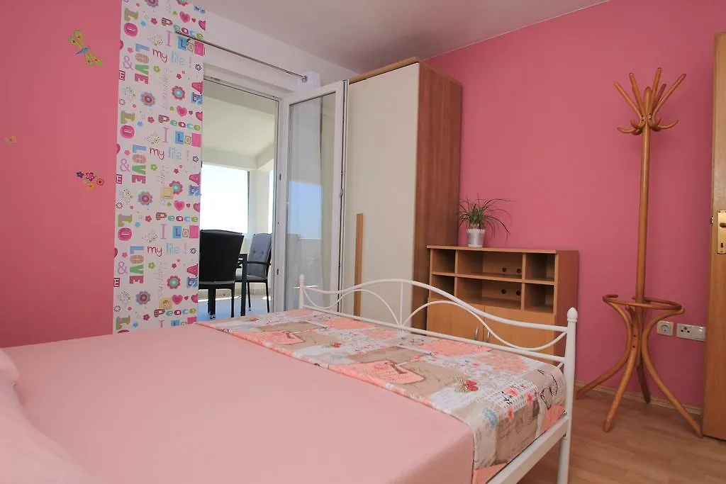 Apartment Lara Kastel Novi