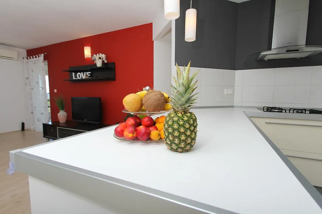 Apartment Lara Kastel Novi