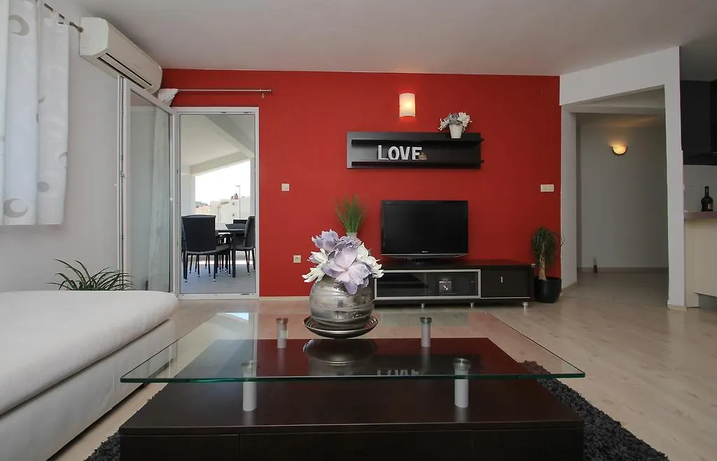 Apartment Lara Kastel Novi 0*,