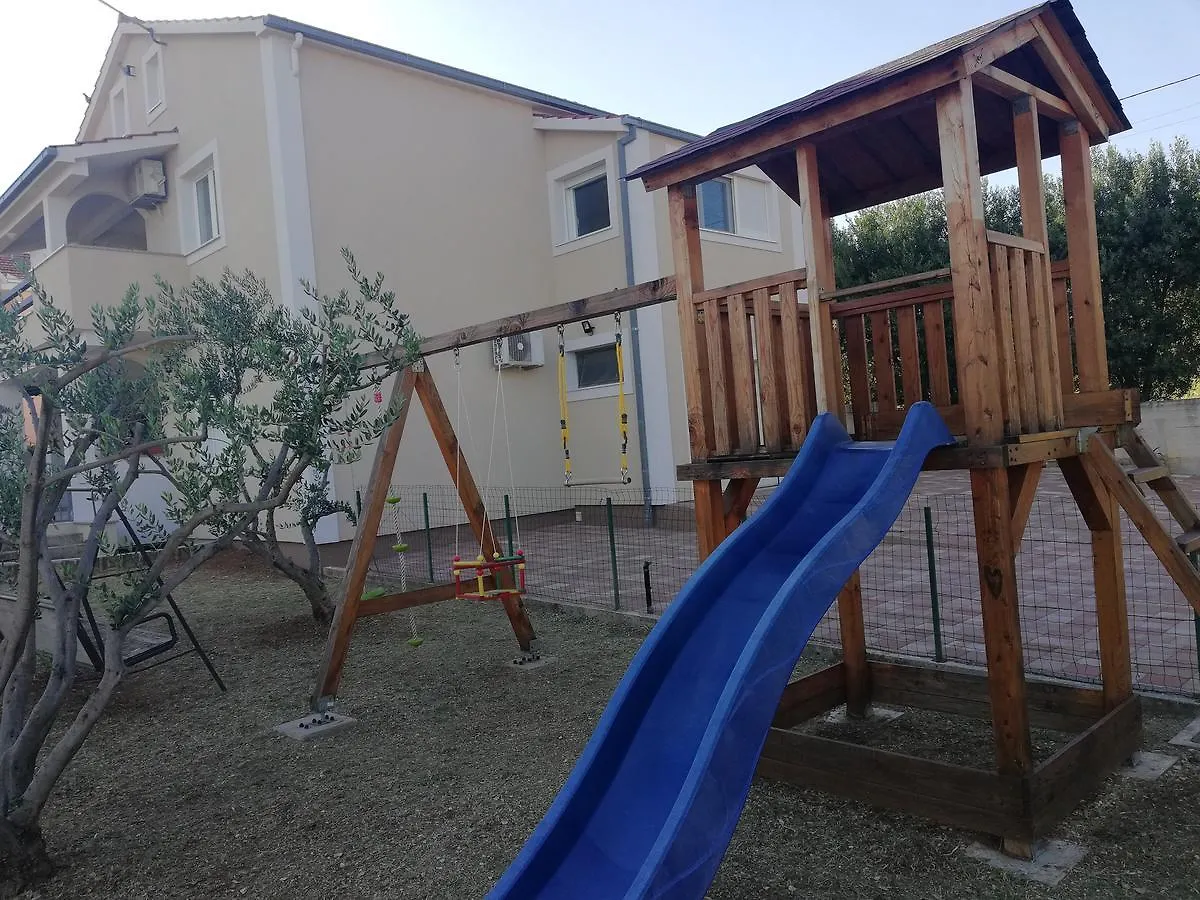 Apartment Lara Kastel Novi