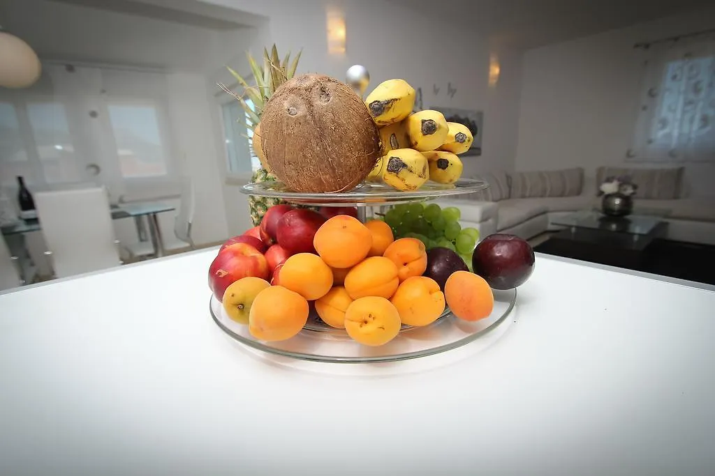 Apartment Lara Kastel Novi